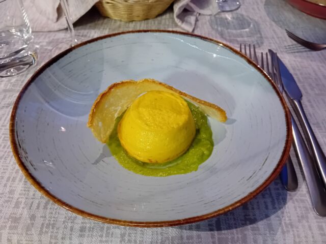 Ha cambiato look il nostro Flan: da oggi è con brie e accompagnato con una crema di zucchine 😍